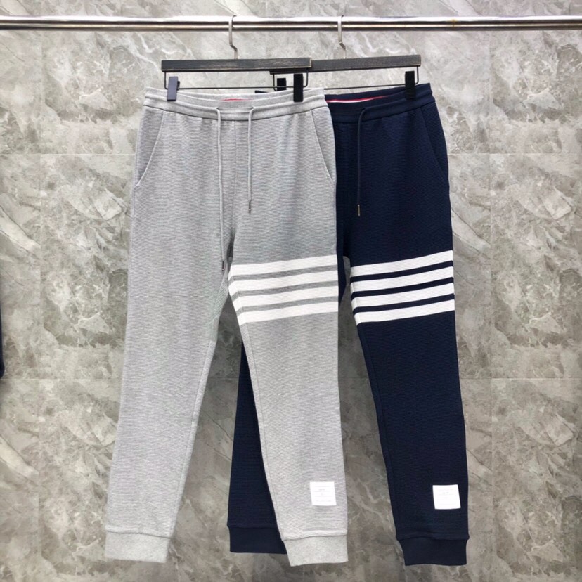 THOM BROWNE 汤姆布朗 “永不过时” TB水波纹色织经典卫衣圆领套装，男女同款情侣款\n码数：