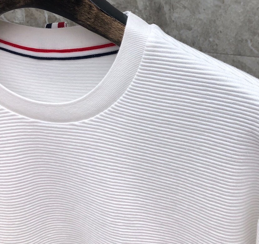 THOM BROWNE 汤姆布朗 “永不过时” TB水波纹色织经典卫衣圆领套装，男女同款情侣款\n码数：