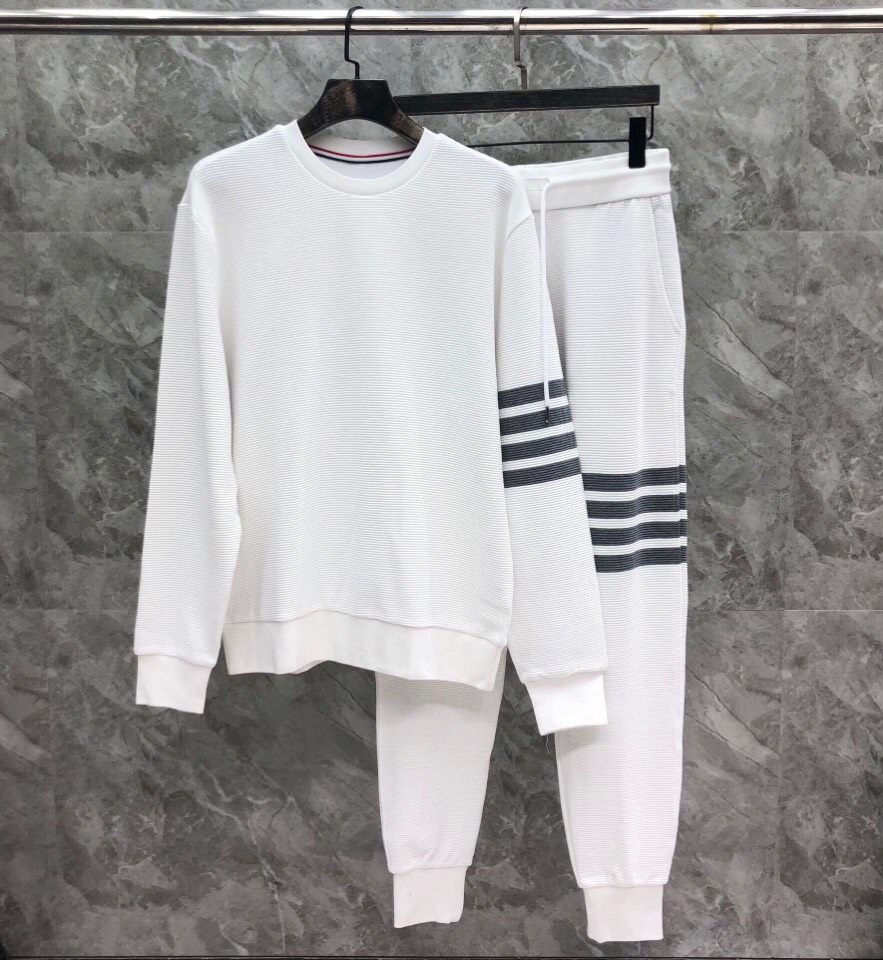 THOM BROWNE 汤姆布朗 “永不过时” TB水波纹色织经典卫衣圆领套装，男女同款情侣款\n码数：