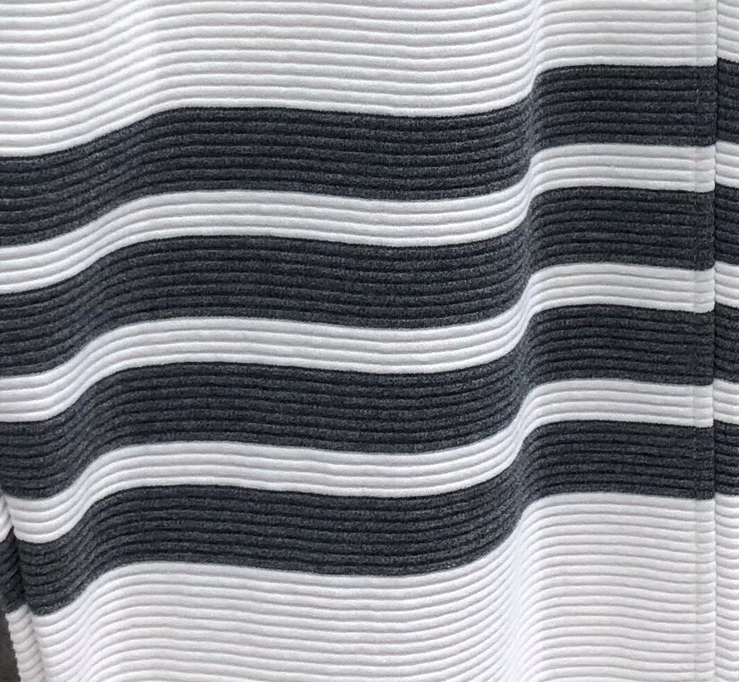 THOM BROWNE 汤姆布朗 “永不过时” TB水波纹色织经典卫衣圆领套装，男女同款情侣款\n码数：