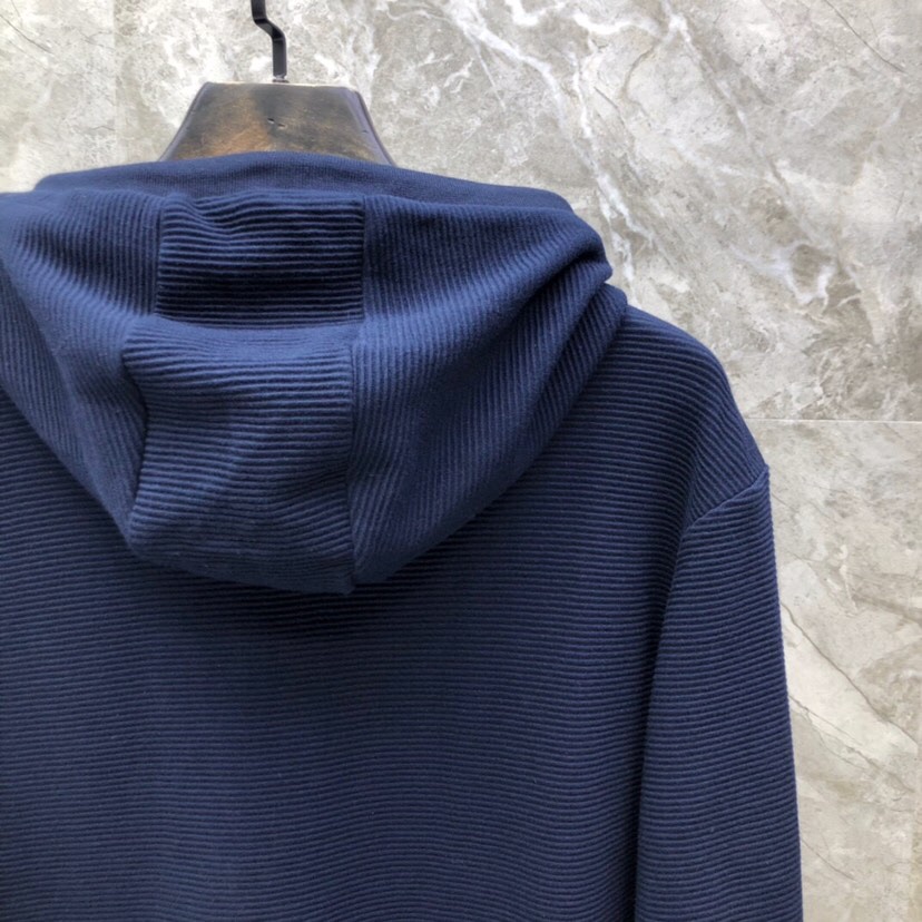 THOM BROWNE 汤姆布朗 TB 水波纹色织经典拉链外套，男女同款情侣款卫衣开衫夹克外套\n码数：