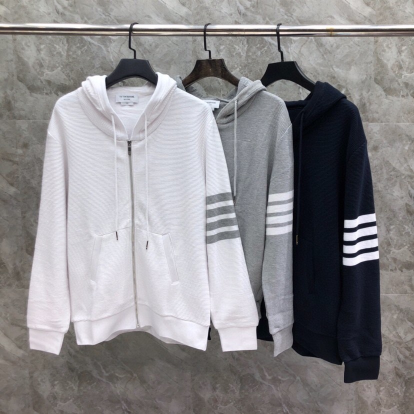 THOM BROWNE 汤姆布朗 TB 水波纹色织经典拉链外套，男女同款情侣款卫衣开衫夹克外套\n码数：