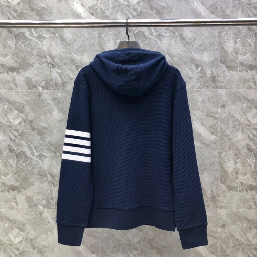 THOM BROWNE 汤姆布朗 TB 水波纹色织经典拉链外套，男女同款情侣款卫衣开衫夹克外套\n码数：