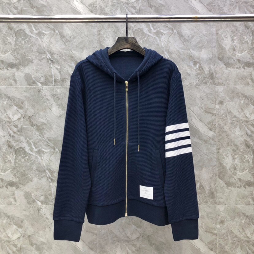 THOM BROWNE 汤姆布朗 TB 水波纹色织经典拉链外套，男女同款情侣款卫衣开衫夹克外套\n码数：