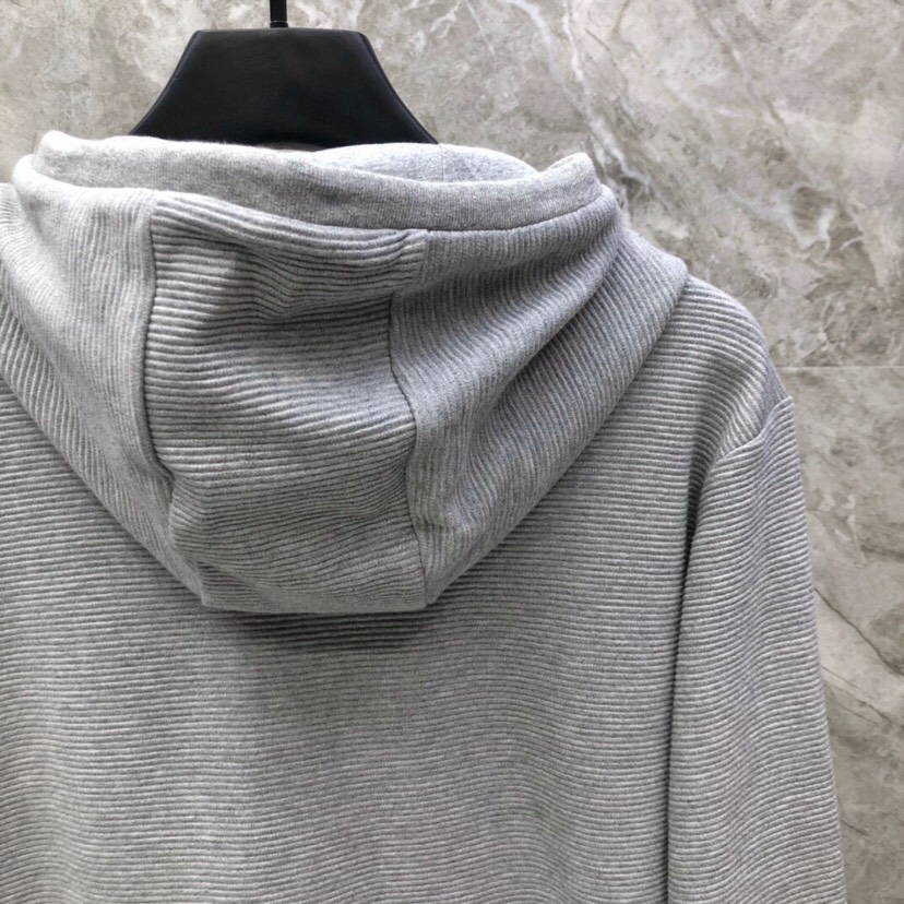 THOM BROWNE 汤姆布朗 TB 水波纹色织经典拉链外套，男女同款情侣款卫衣开衫夹克外套\n码数：