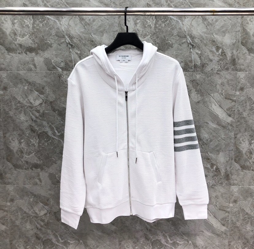 THOM BROWNE 汤姆布朗 TB 水波纹色织经典拉链外套，男女同款情侣款卫衣开衫夹克外套\n码数：