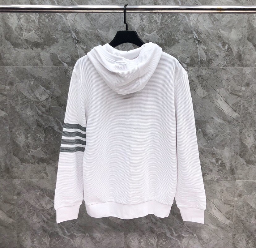 THOM BROWNE 汤姆布朗 TB 水波纹色织经典拉链外套，男女同款情侣款卫衣开衫夹克外套\n码数：