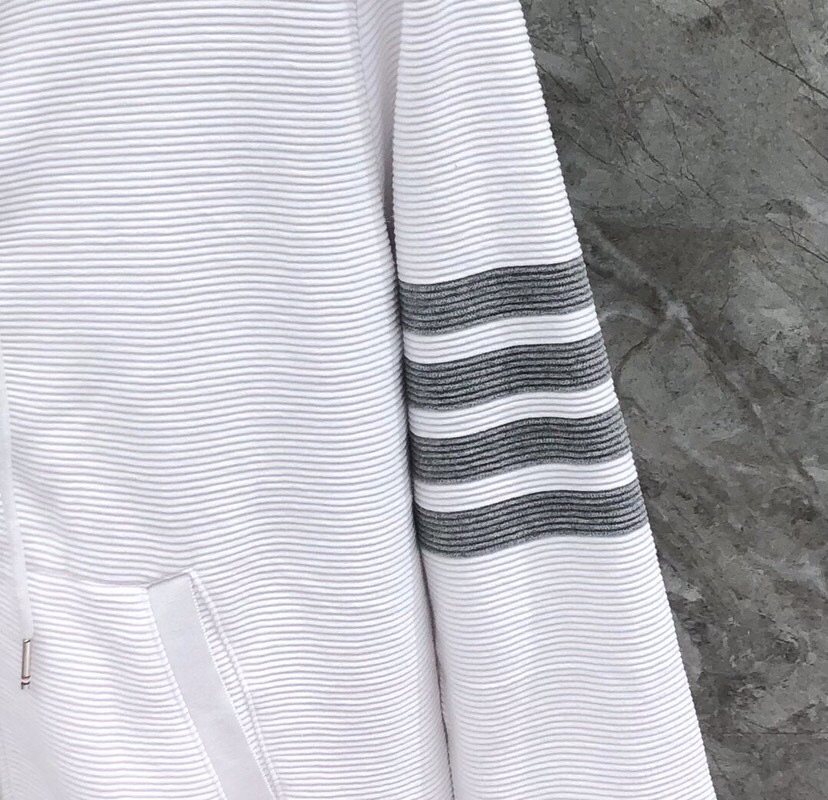 THOM BROWNE 汤姆布朗 TB 水波纹色织经典拉链外套，男女同款情侣款卫衣开衫夹克外套\n码数：