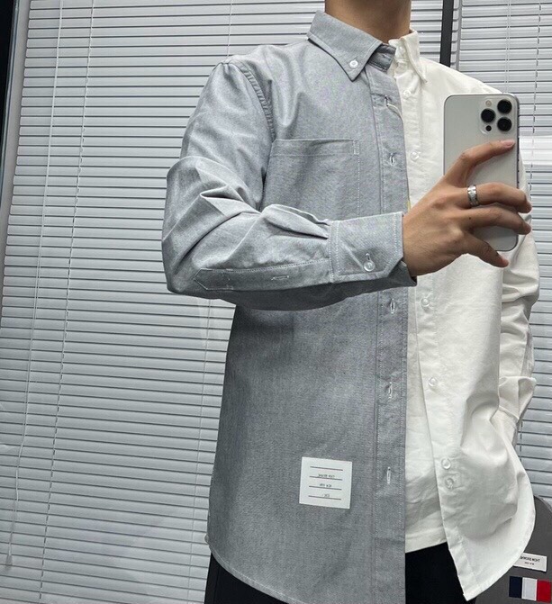 THOM BROWNE 汤姆布朗 TB灰白前后拼色衬衣长袖衬衫\n码数：0-4 颜色：单色（下单请报身高