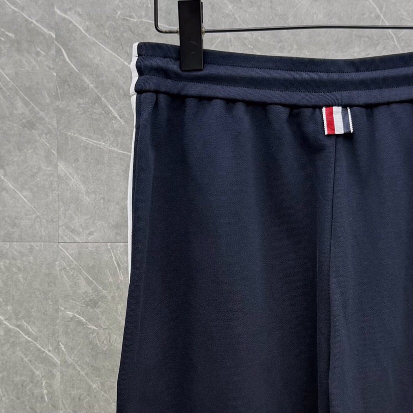 THOM BROWNE 汤姆布朗 TB新版前后拼色红四杠系列【长裤】 男女同款情侣款休闲裤，可配套装\n