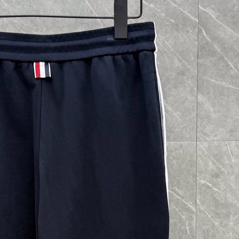 THOM BROWNE 汤姆布朗 TB新版前后拼色红四杠系列【长裤】 男女同款情侣款休闲裤，可配套装\n