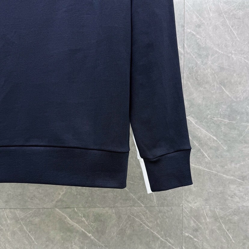 THOM BROWNE 汤姆布朗 TB新版前后拼色红四杠系列【卫衣】 男女同款情侣款圆领卫衣，可配套装\