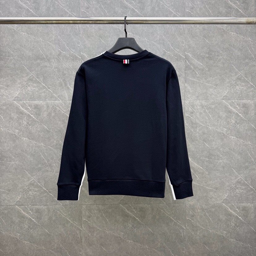 THOM BROWNE 汤姆布朗 TB新版前后拼色红四杠系列【卫衣】 男女同款情侣款圆领卫衣，可配套装\