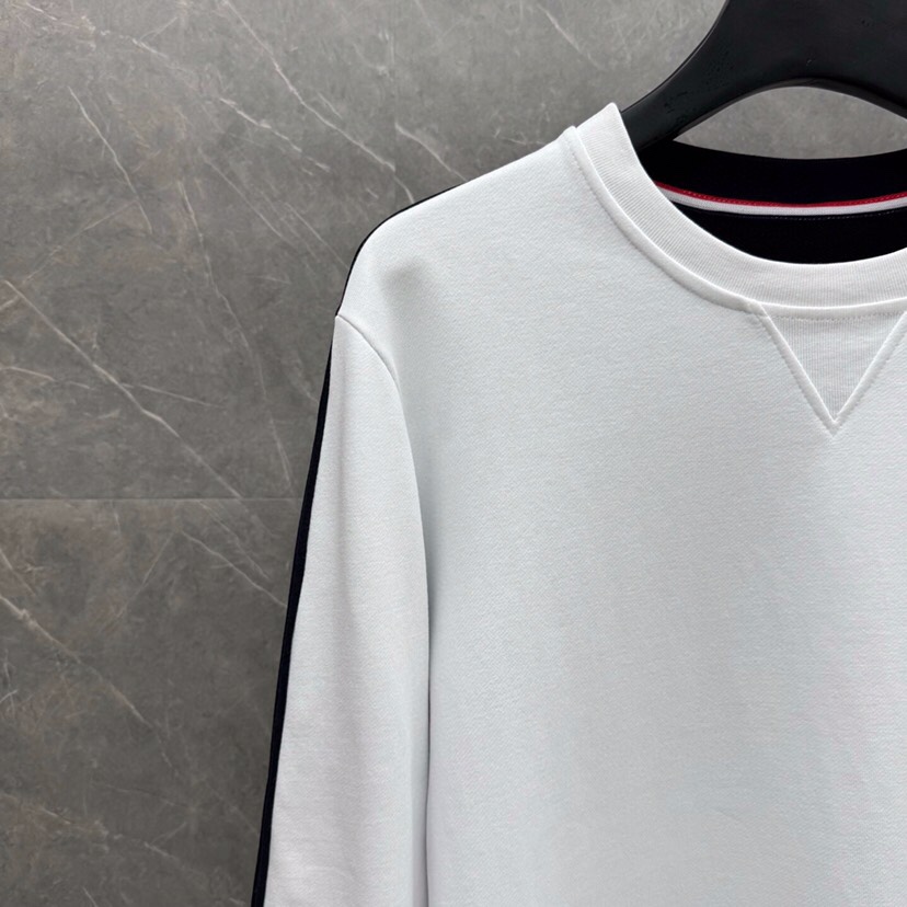 THOM BROWNE 汤姆布朗 TB新版前后拼色红四杠系列【卫衣】 男女同款情侣款圆领卫衣，可配套装\