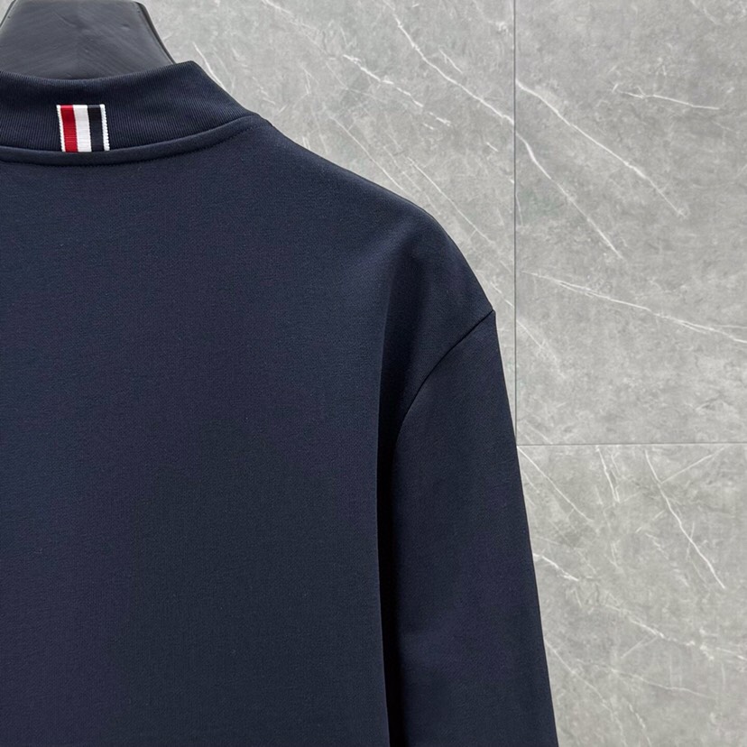 THOM BROWNE 汤姆布朗 TB新版前后拼色红四杠系列【卫外套】男女同款情侣款棒球领卫衣开衫外套 