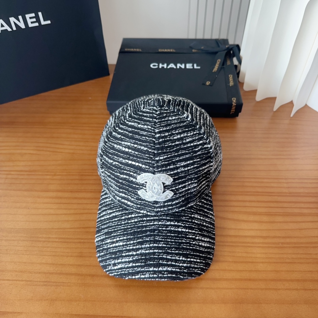 NO:364445,Chanel's new autumn and winter classic casual trendy model is available in simple baseball caps, Japanese and Korean style, and it looks super good whenever you match it!  When traveling, you must buy a hat, fisherman's hat, baseball hat, knit hat, hat, chanel, espadrilles, hats香奈儿秋冬新款经典休闲潮流款 上架简约棒球帽日韩风格,随便搭配都超好看！出门旅游,绝对要入手的一款帽子渔夫帽棒球帽针织帽,帽子,chanel,espadrilles,hats,hat