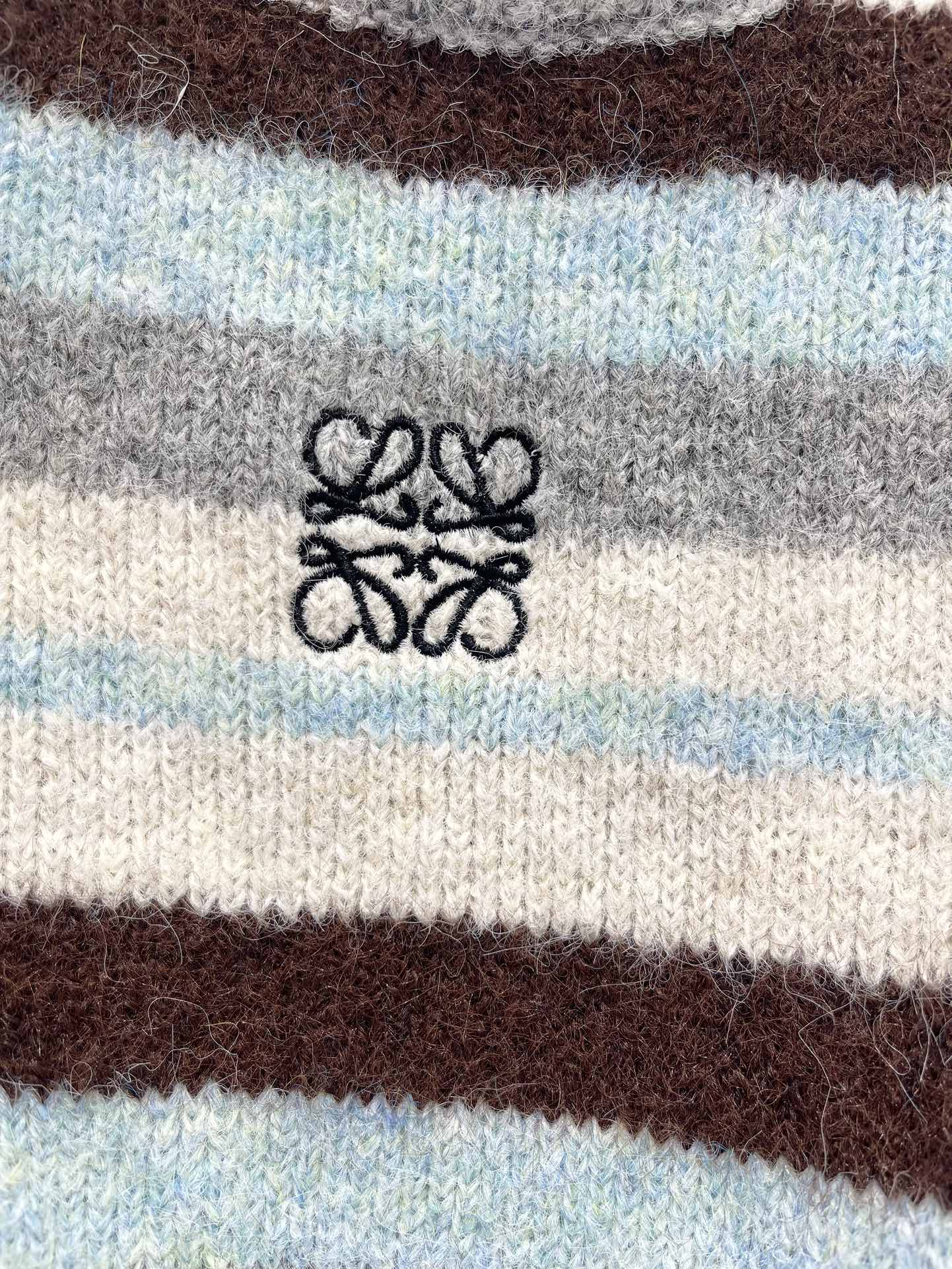 LOEWE Striped Knit Sweater with Embroidered Logo - Stylish and Comfortable 5 i1756520117 1748 3