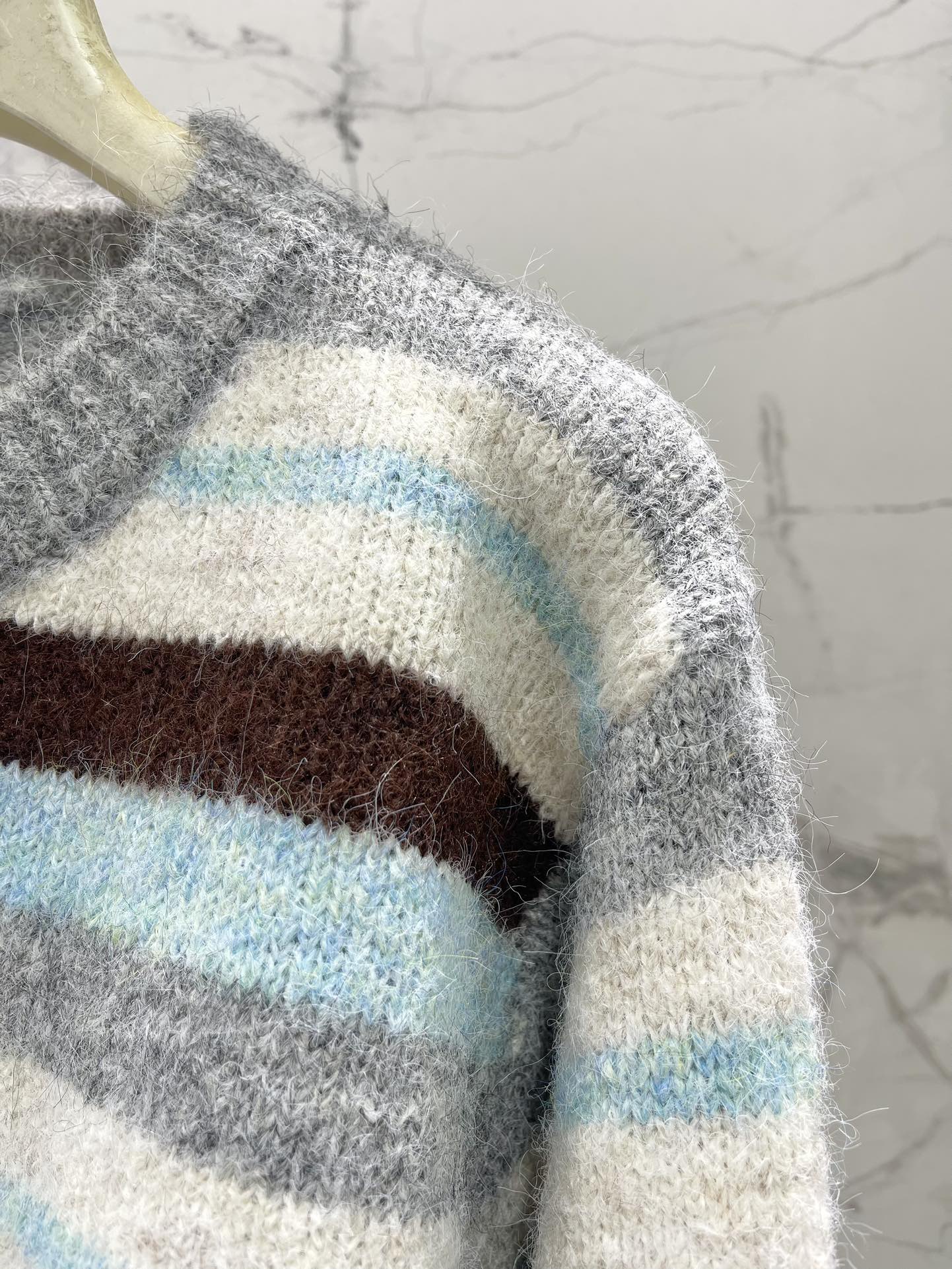 LOEWE Striped Knit Sweater with Embroidered Logo - Stylish and Comfortable 6 i1756520117 9 4