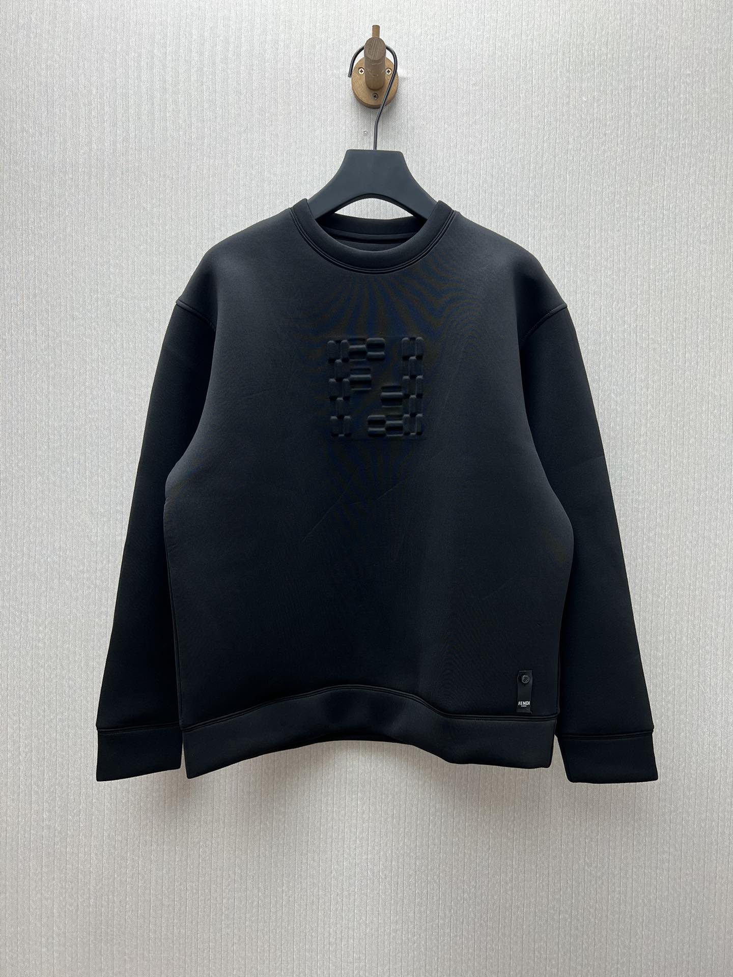 FENDI 25SS nueva sudadera de manga larga con cuello redondo, color liso, con letras en relieve, para hombre, negro. Tal…