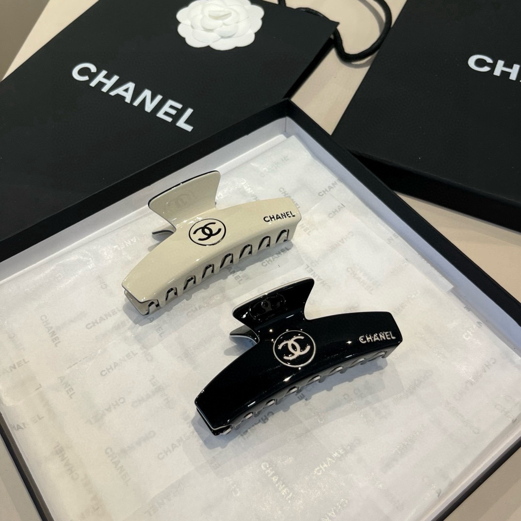 🆕

Chanel香奈儿发箍 经典小香发夹