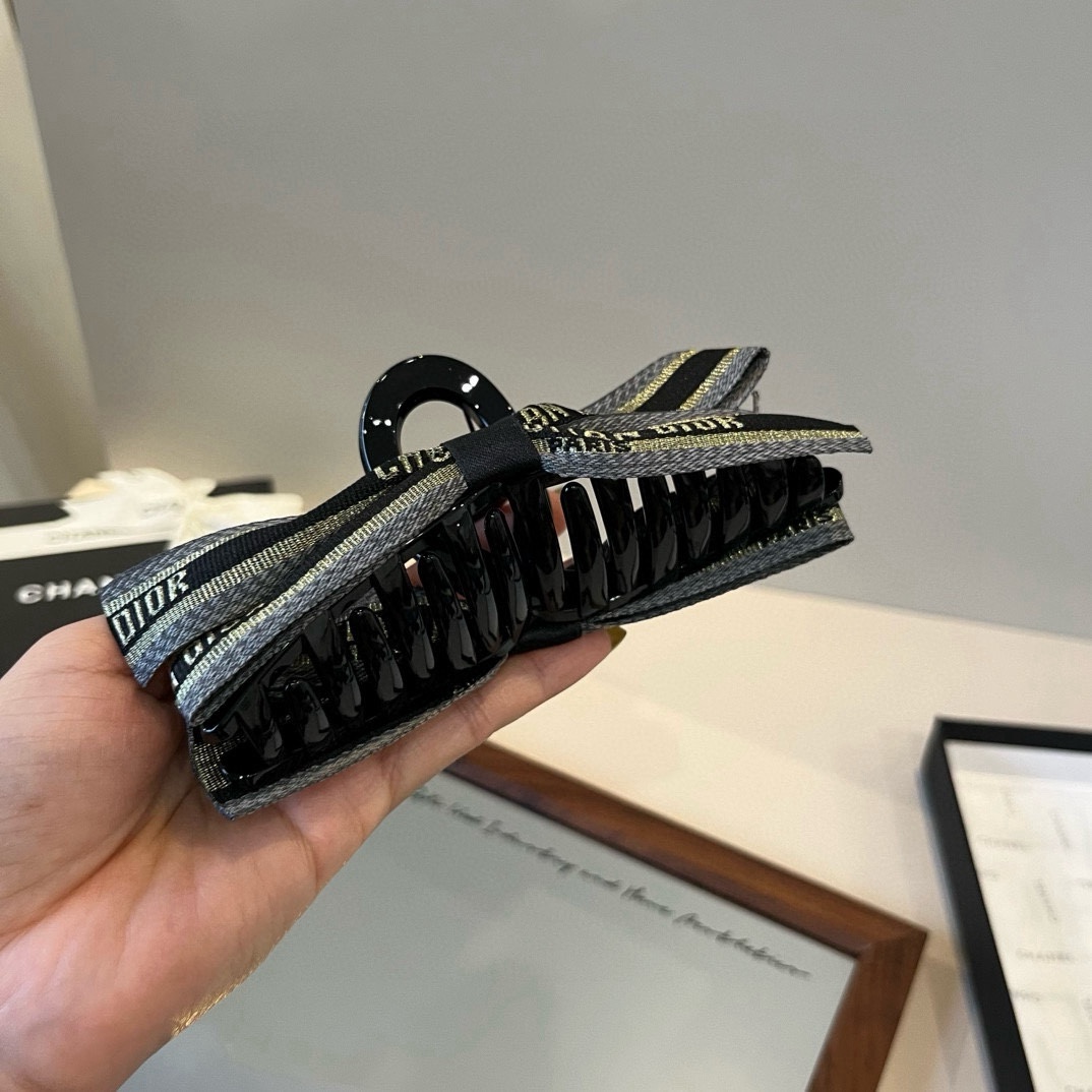🆕

DIOR迪奥新款发夹