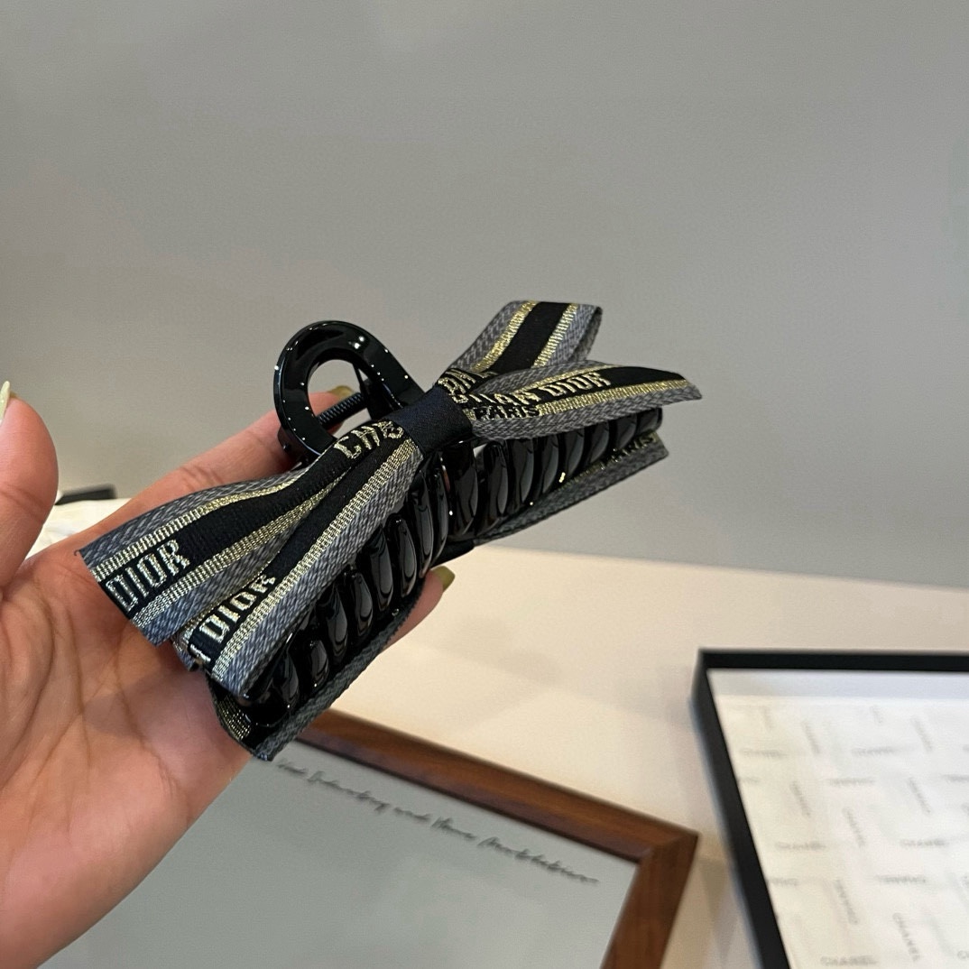 🆕

DIOR迪奥新款发夹