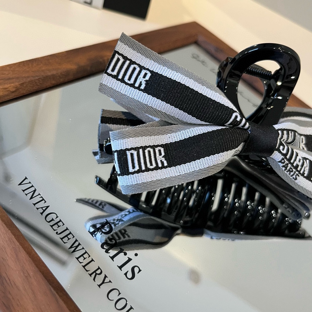 🆕

DIOR迪奥新款发夹