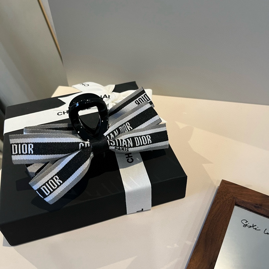 🆕

DIOR迪奥新款发夹