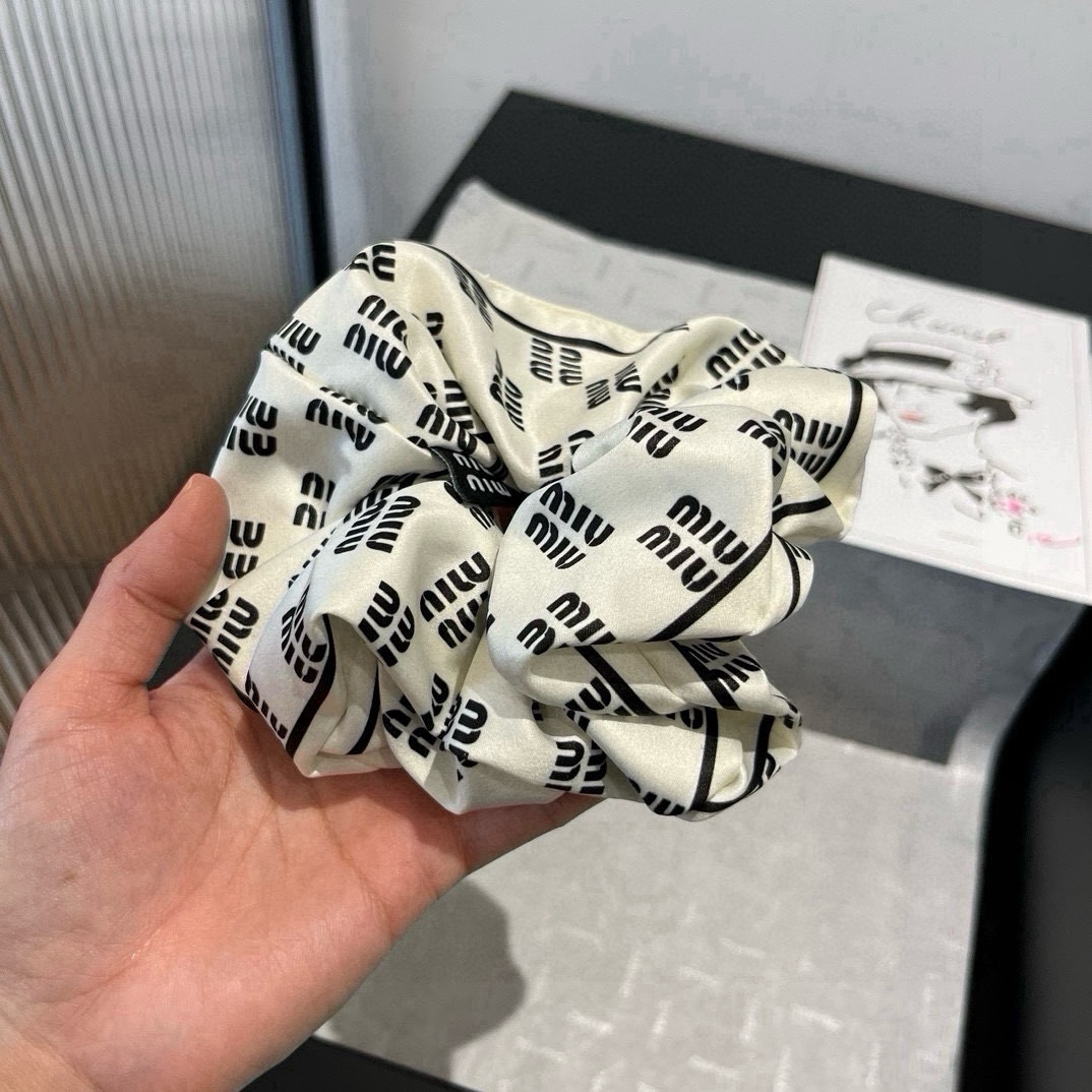 🆕

miumiu缪缪新款发圈