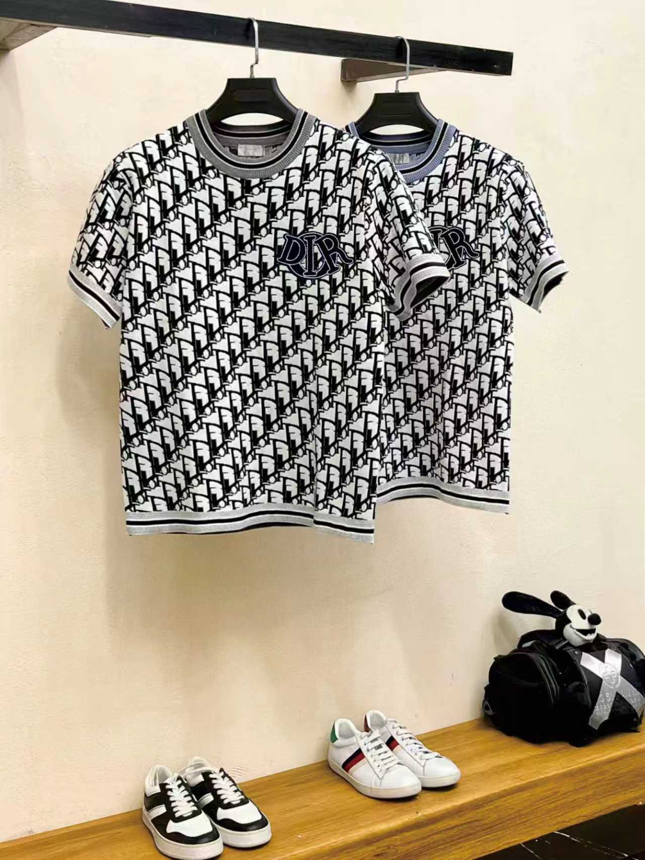 2026春夏新款男士顶级圆领针织短袖T恤，品牌最新设计元素！既不单调也不复杂,恰到好处的展现品味！客供定