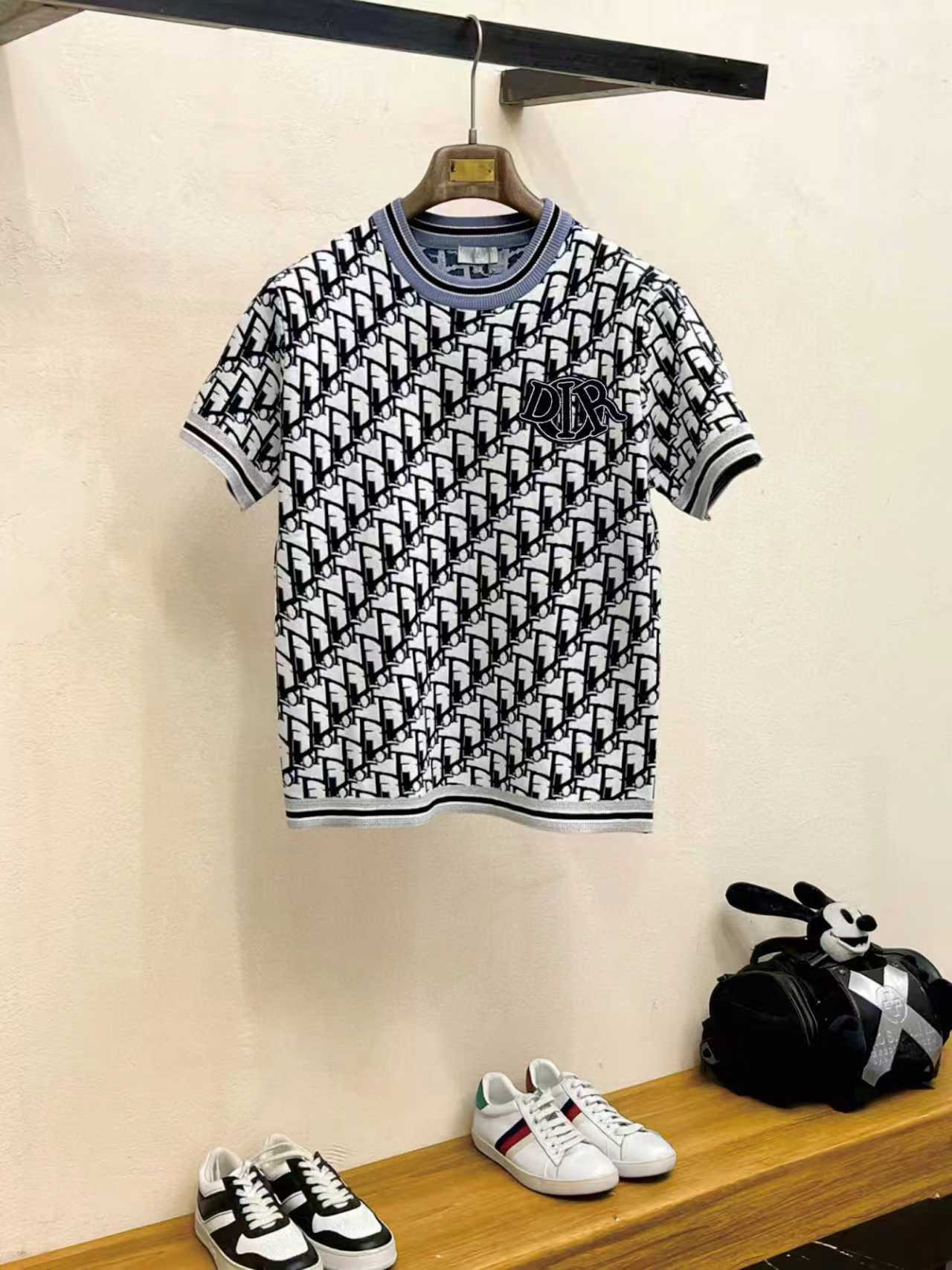 2026春夏新款男士顶级圆领针织短袖T恤，品牌最新设计元素！既不单调也不复杂,恰到好处的展现品味！客供定