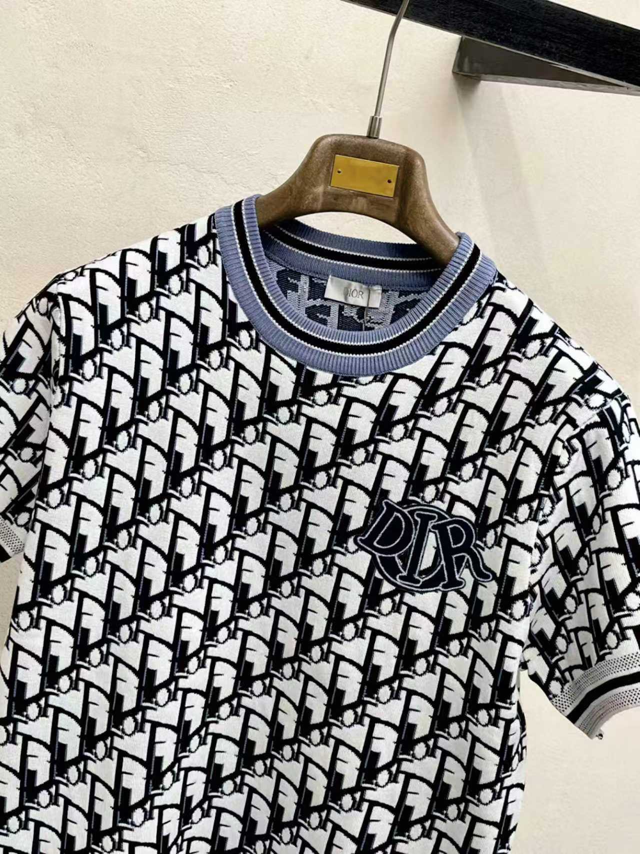 2026春夏新款男士顶级圆领针织短袖T恤，品牌最新设计元素！既不单调也不复杂,恰到好处的展现品味！客供定