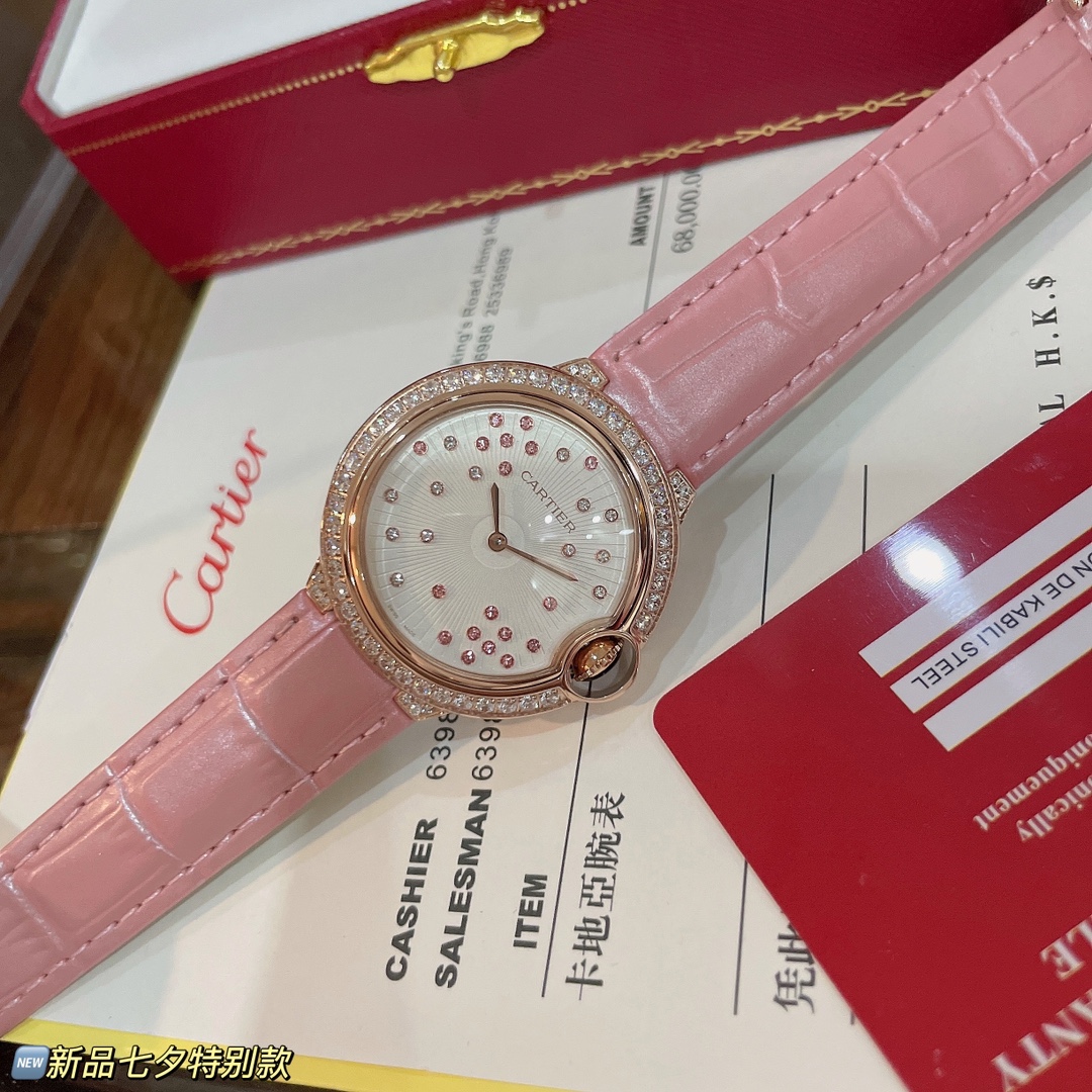 💰480 蓝气球七夕特别款 BALLON BLEU DE系列 璀璨表盘✨钻石粉色蓝宝石的色彩组合 点缀闪耀压纹 以精致柔美风格 别样演绎品牌经典设计 瑞士石英机芯 尺寸36mm 粉色竹节小牛皮 粉嫩粉嫩 超美的💖