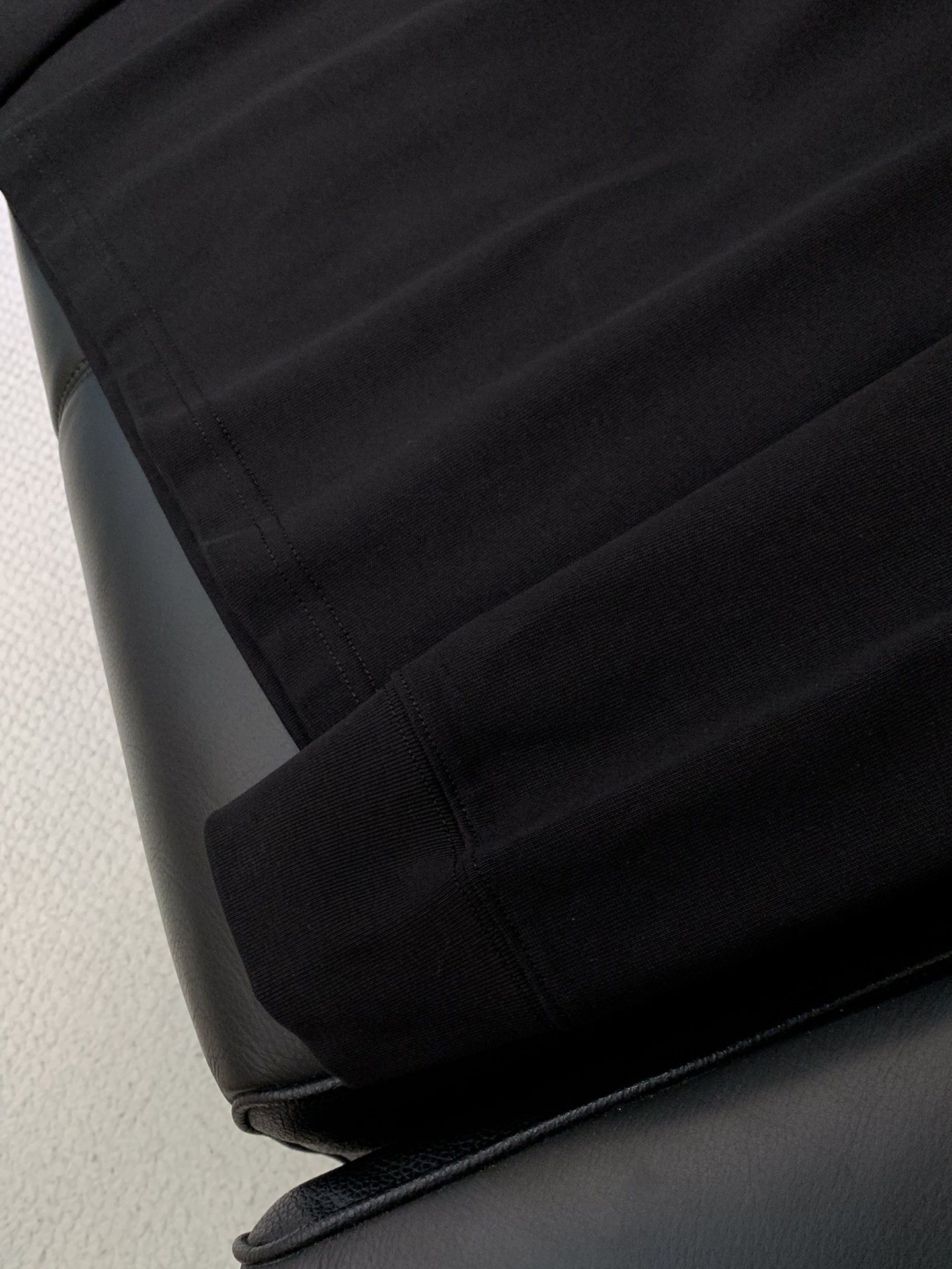 ，Amiri 埃米尔，2025早秋最新品，专柜同步有售，原单狠货，休闲时尚圆领长袖T恤，进口原版面料，顶