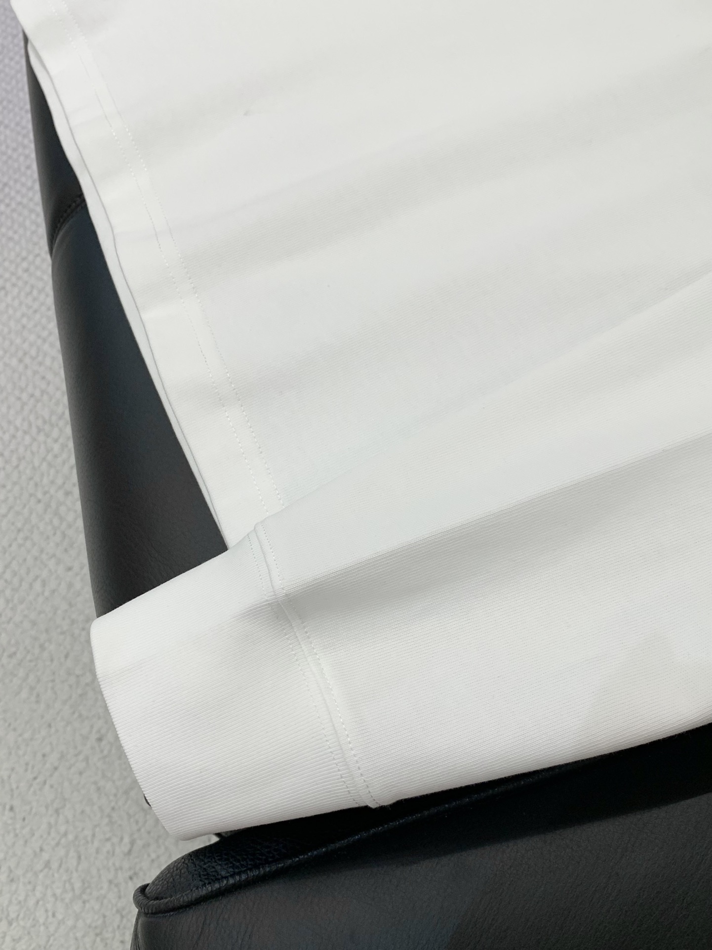 ，Amiri 埃米尔，2025早秋最新品，专柜同步有售，原单狠货，休闲时尚圆领长袖T恤，进口原版面料，顶