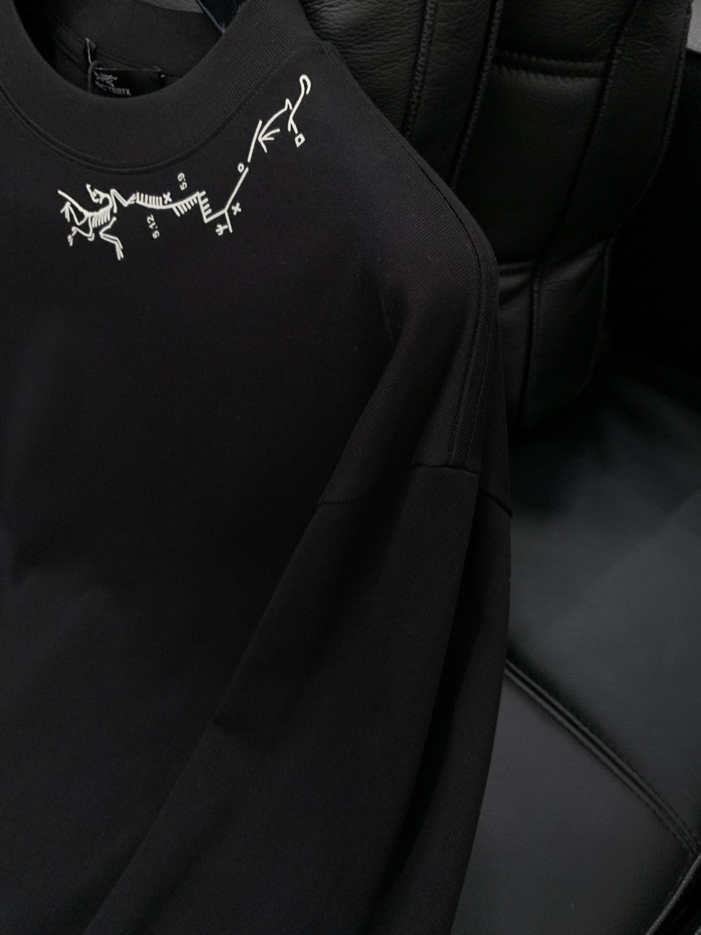 ，ARCTERYX 始祖鸟，2025早秋AW新品，时尚休闲圆领长袖T恤，专柜同步有售，原单狠货，进口原版