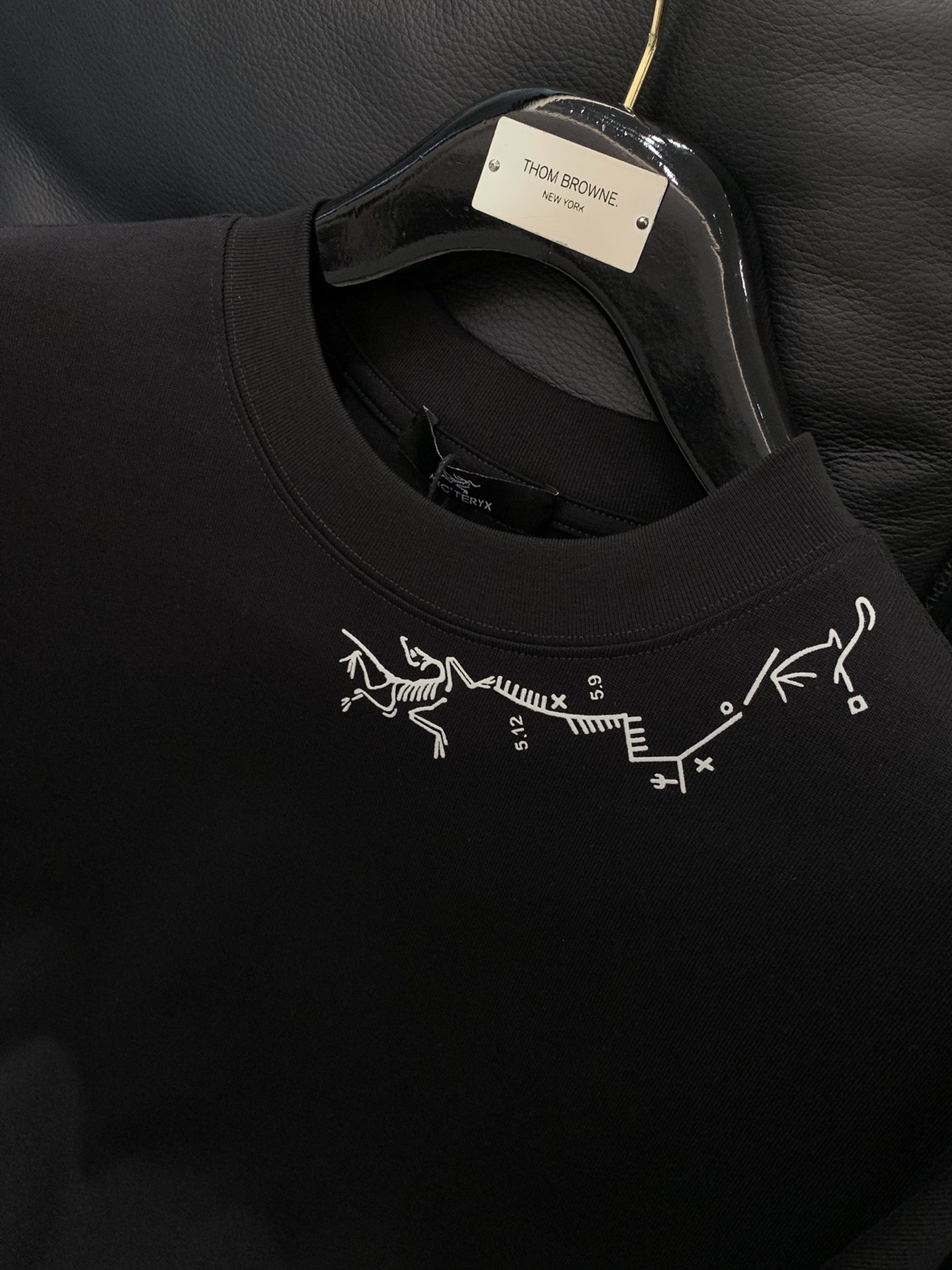 ，ARCTERYX 始祖鸟，2025早秋AW新品，时尚休闲圆领长袖T恤，专柜同步有售，原单狠货，进口原版