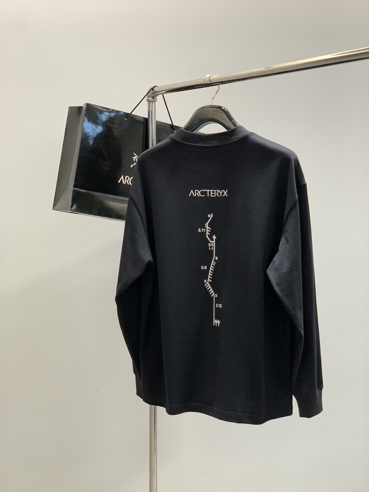 ，ARCTERYX 始祖鸟，2025早秋AW新品，时尚休闲圆领长袖T恤，专柜同步有售，原单狠货，进口原版