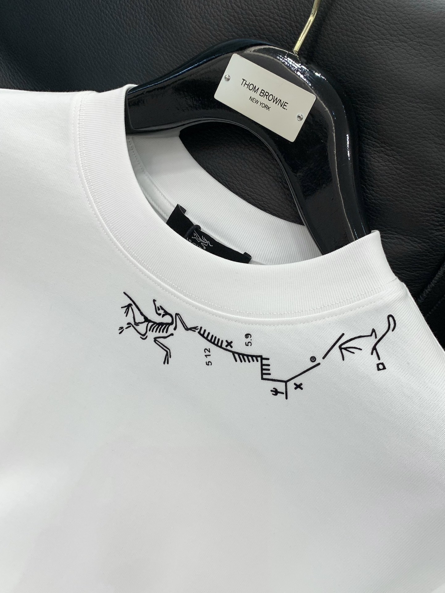 ，ARCTERYX 始祖鸟，2025早秋AW新品，时尚休闲圆领长袖T恤，专柜同步有售，原单狠货，进口原版