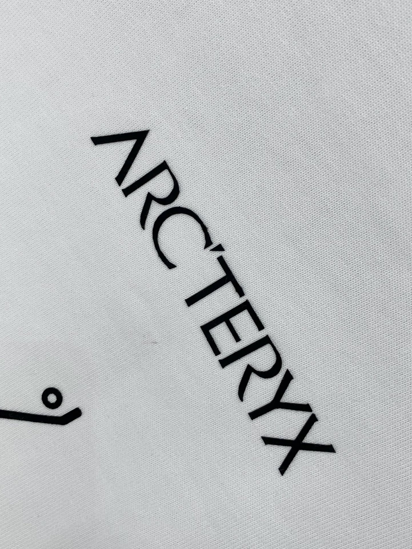 ，ARCTERYX 始祖鸟，2025早秋AW新品，时尚休闲圆领长袖T恤，专柜同步有售，原单狠货，进口原版