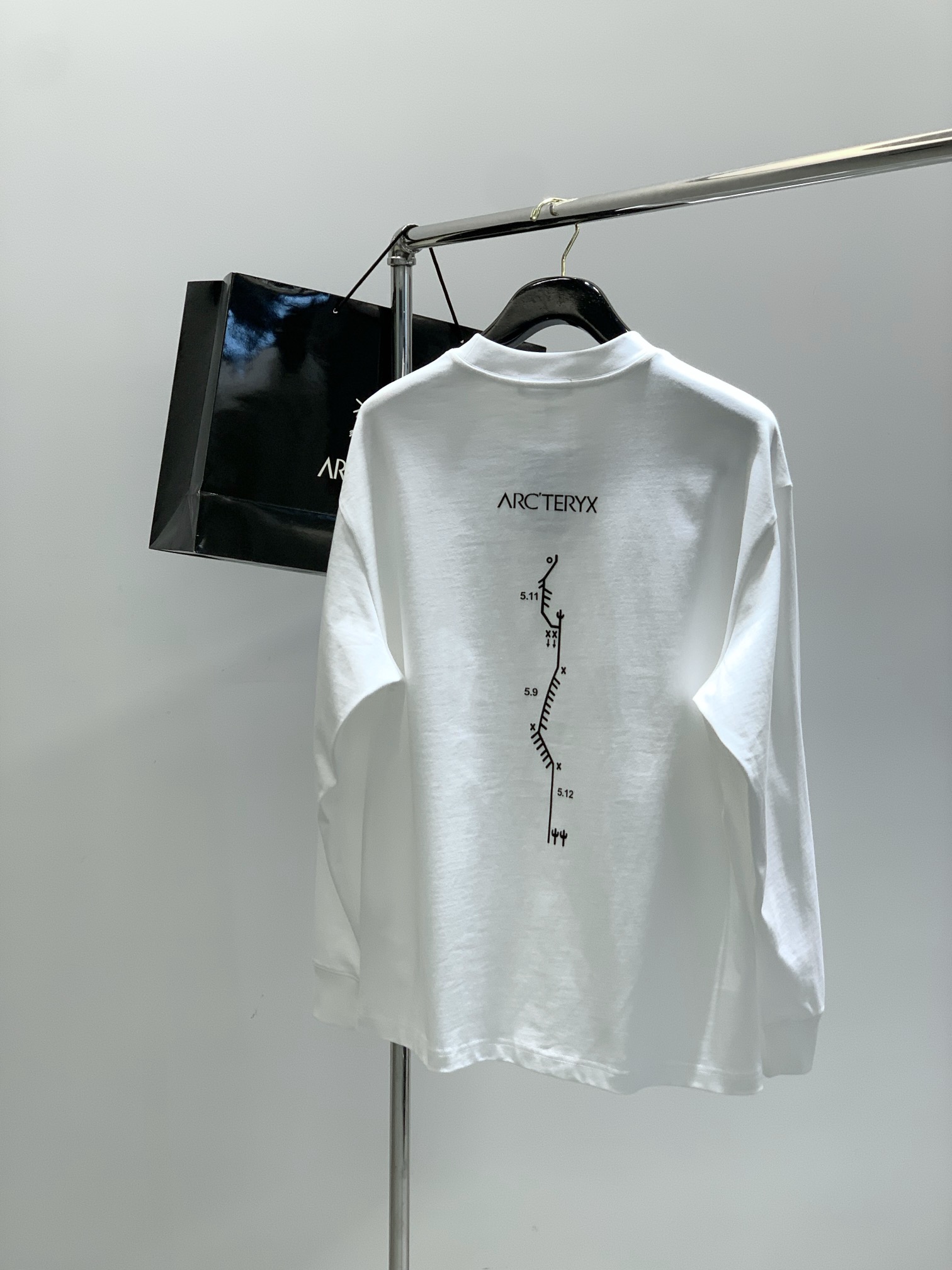 ，ARCTERYX 始祖鸟，2025早秋AW新品，时尚休闲圆领长袖T恤，专柜同步有售，原单狠货，进口原版