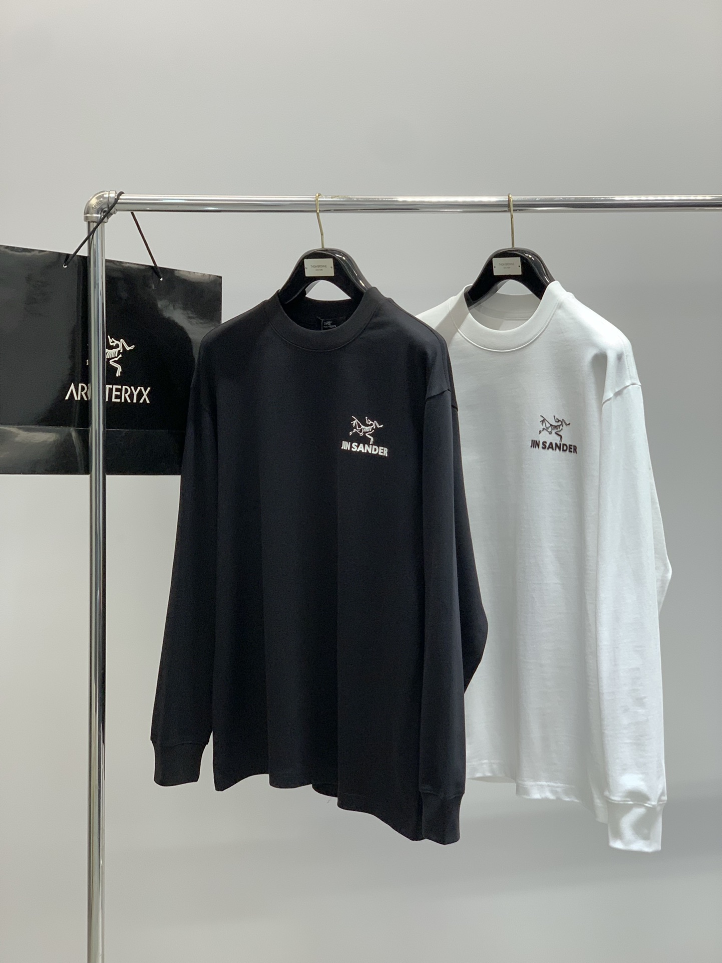 ，ARCTERYX 始祖鸟，2025早秋AW新品，时尚休闲圆领长袖T恤，专柜同步有售，原单狠货，进口原版