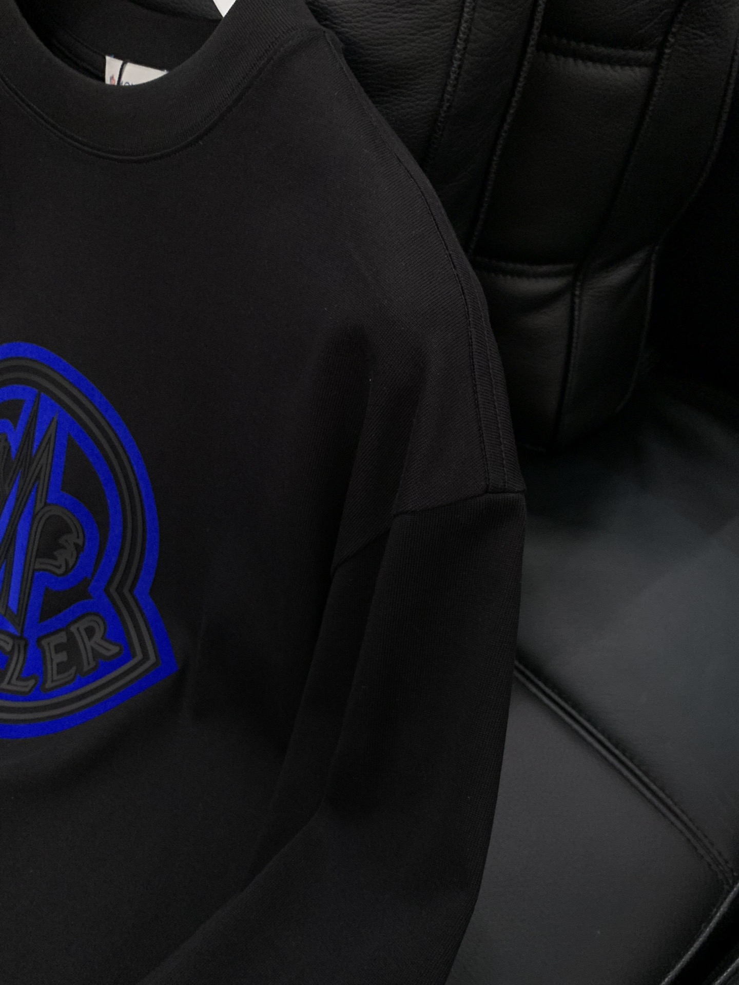 ，Moncler 蒙口，2025早秋最新品，专柜同步有售，原单狠货，时尚休闲圆领长袖T恤，上身舒适！吸睛