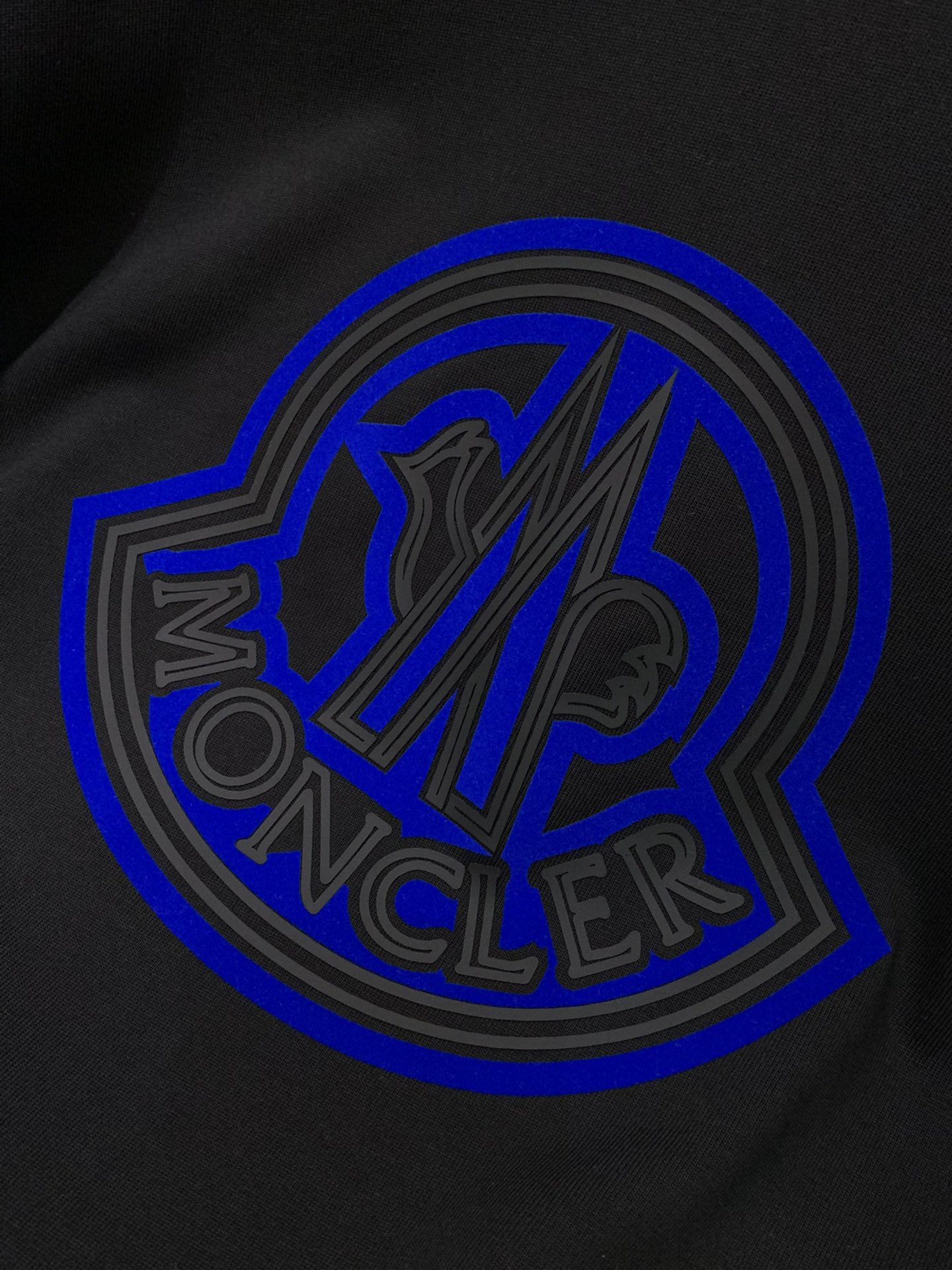 ，Moncler 蒙口，2025早秋最新品，专柜同步有售，原单狠货，时尚休闲圆领长袖T恤，上身舒适！吸睛