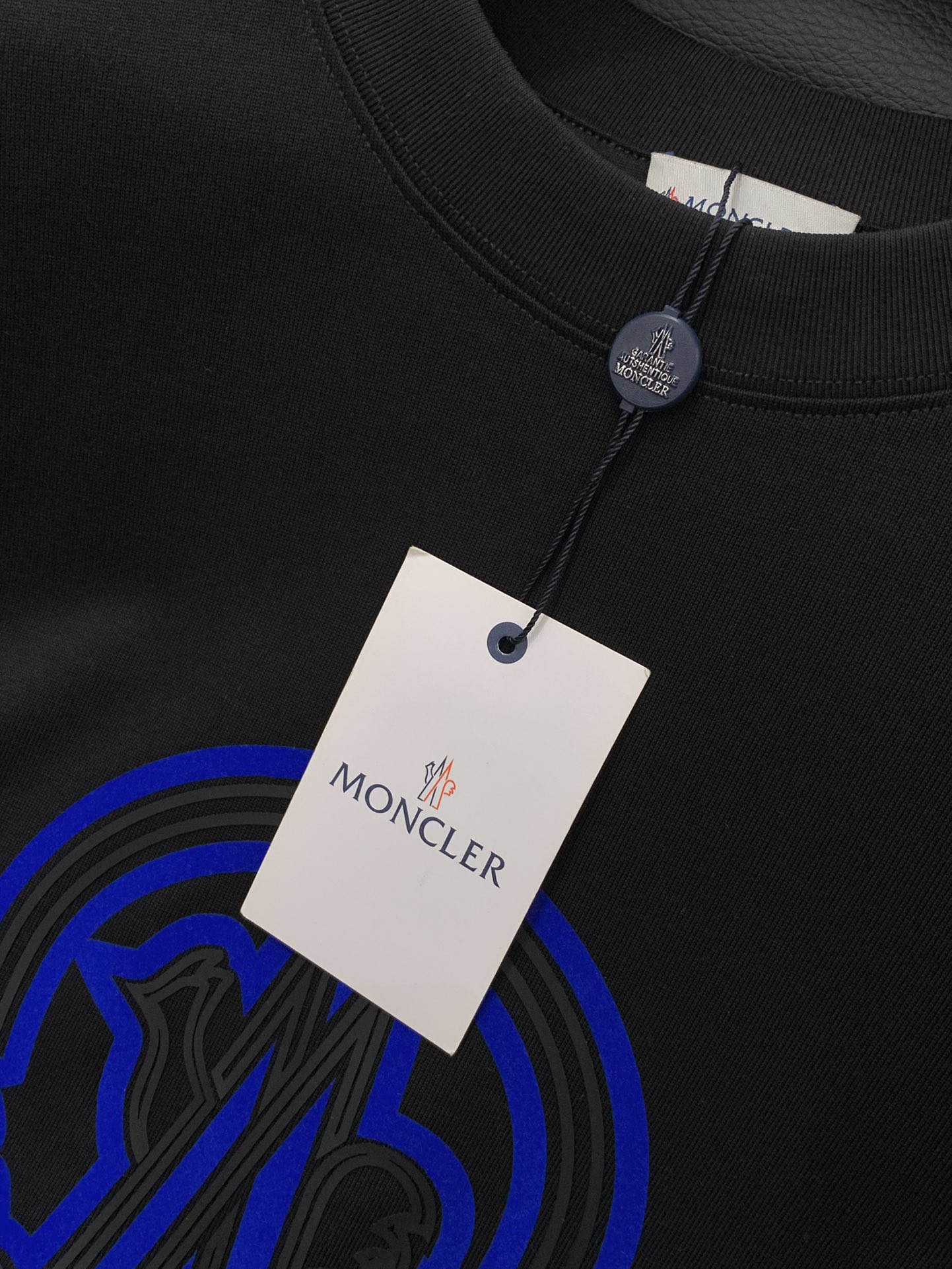 ，Moncler 蒙口，2025早秋最新品，专柜同步有售，原单狠货，时尚休闲圆领长袖T恤，上身舒适！吸睛