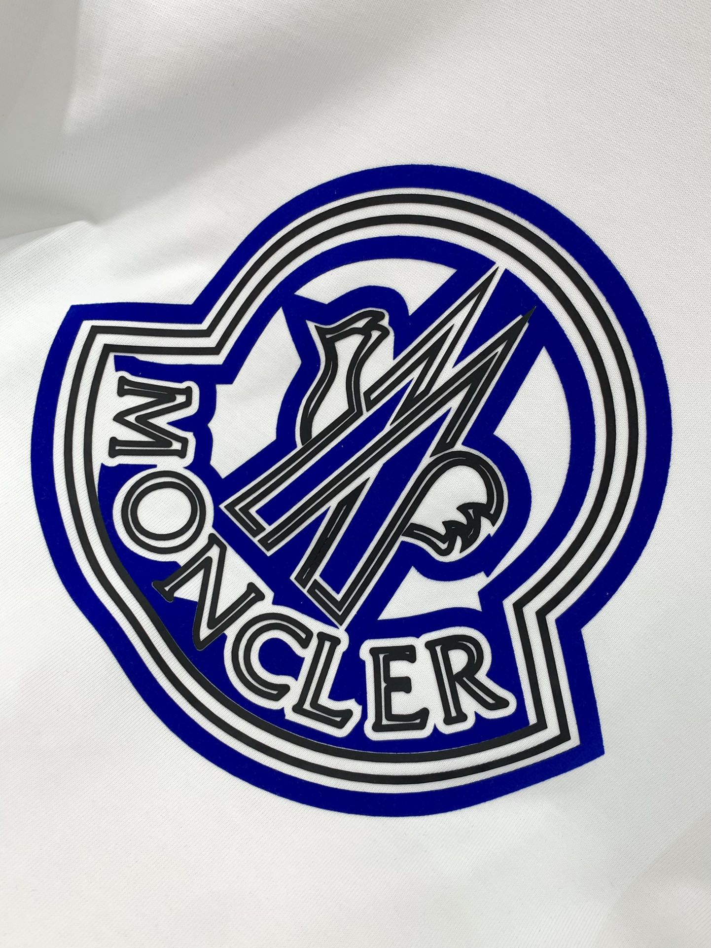，Moncler 蒙口，2025早秋最新品，专柜同步有售，原单狠货，时尚休闲圆领长袖T恤，上身舒适！吸睛