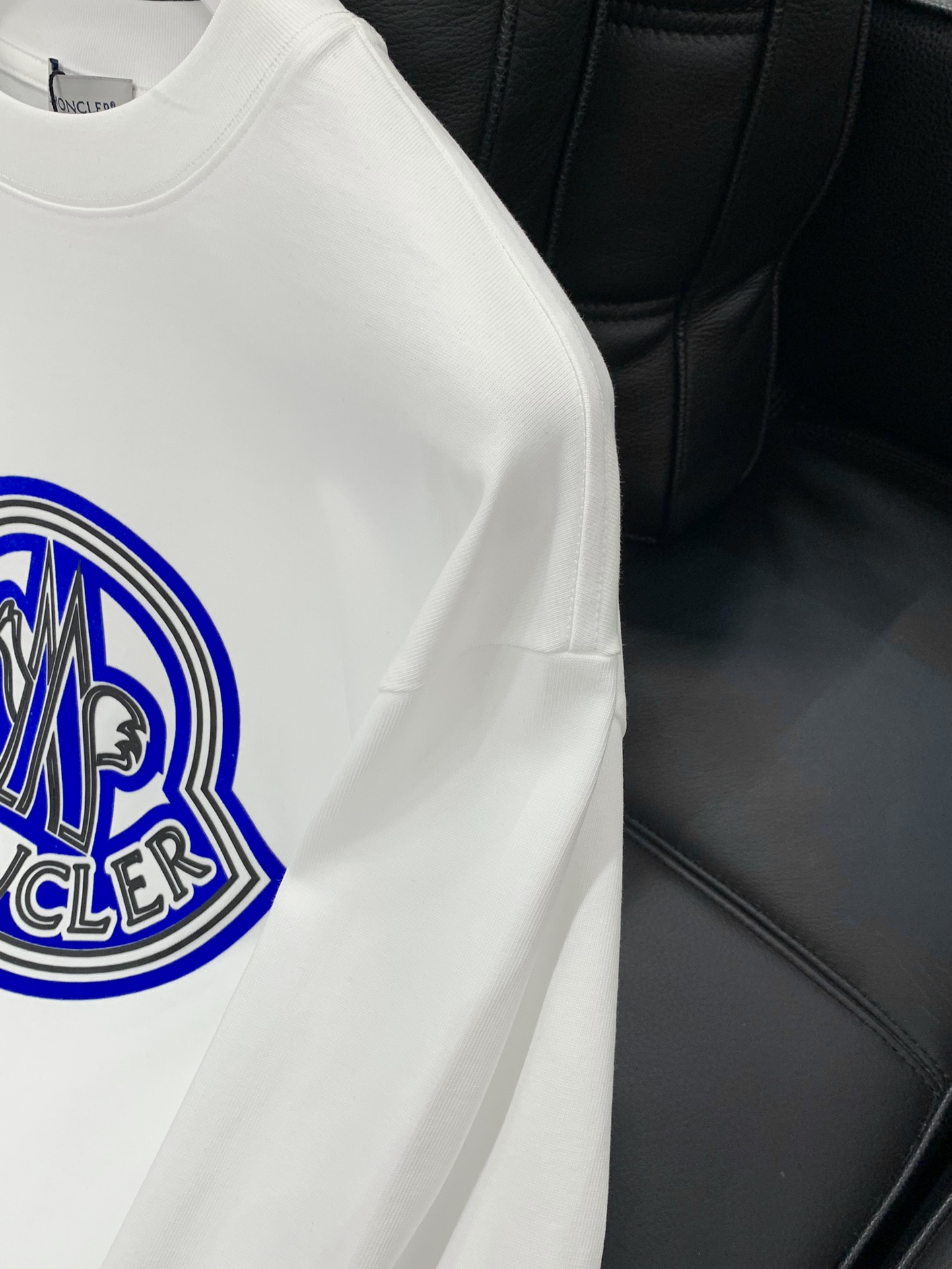 ，Moncler 蒙口，2025早秋最新品，专柜同步有售，原单狠货，时尚休闲圆领长袖T恤，上身舒适！吸睛