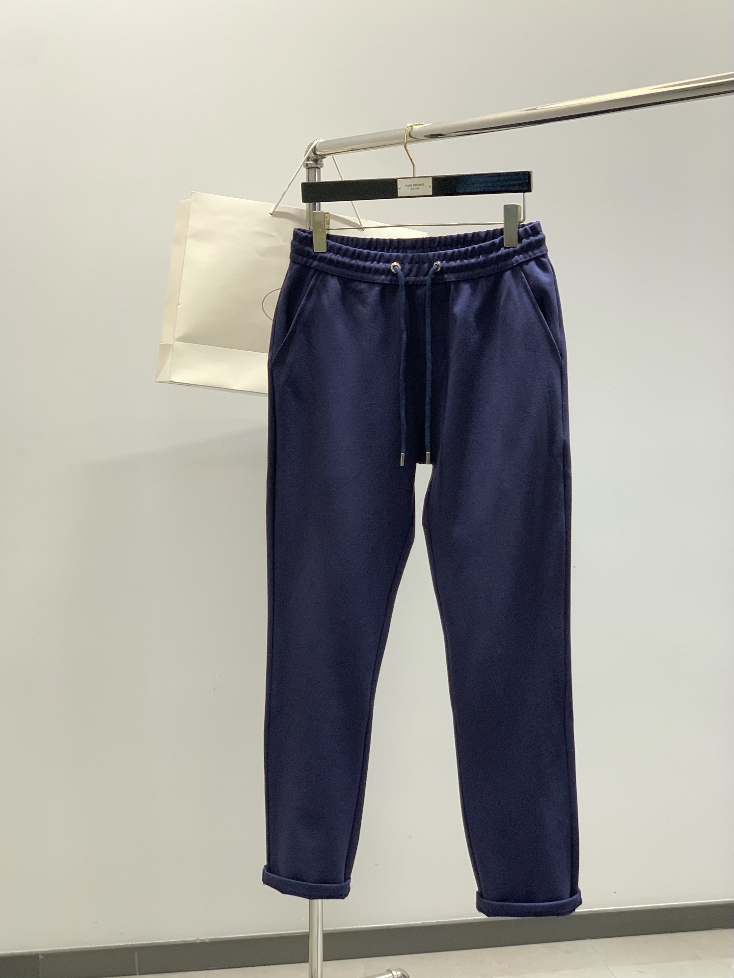 NO:599776,Clothes, pants, PRADA, the latest autumn products, available at counters simultaneously, fashionable casual suits, imported original fabrics, extremely complicated workmanship, the only channel that can be used as a purchasing agent, top-notch printing technology letter pattern logo, original hardware accessories decoration, extremely high-grade, comfortable and versatile, handsome and stylish upper body, 3 colors recommended, size M-3XL,, prada, prada, alexander wang19860909衣服,裤子,PRADA 普拉达,秋季最新品,专柜同步有售,时尚休闲套装,进口原版面料,做工极为复杂,唯一可以做代购级别的渠道狠货,顶级印胶工艺字母图案logo,原版五金辅料装饰,档次极高,舒适百搭,上身帅气有型,3色推荐,码数M-3XL,,prada,prada,alexander wang,Men's clothing