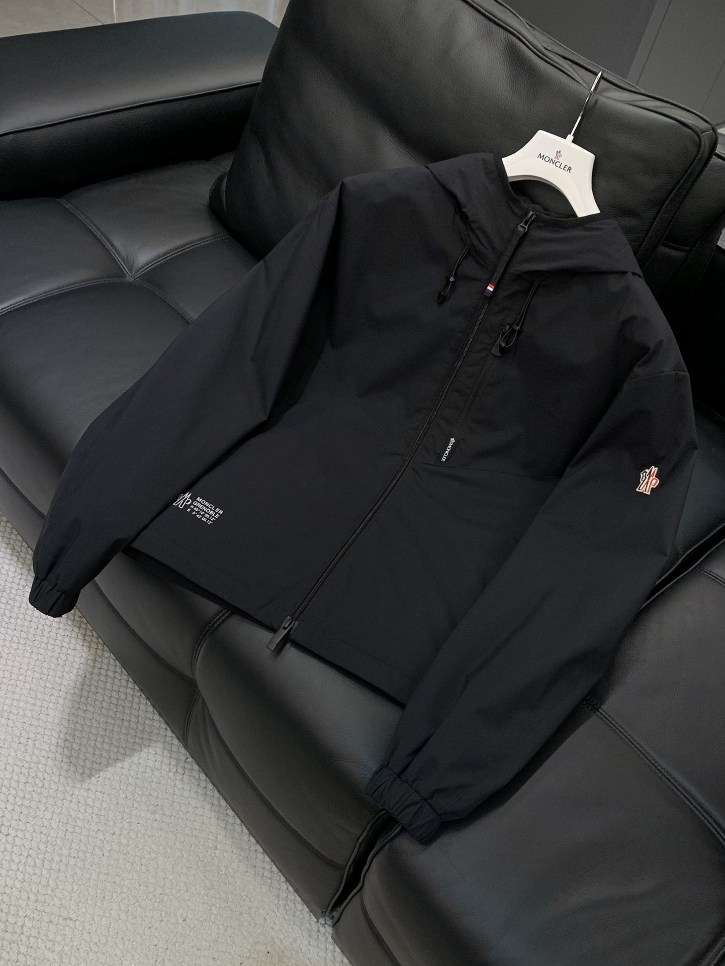 ，Moncler 蒙口，2025秋冬最新品，专柜同步有售，原单狠货，时尚休闲连帽外套，上身舒适！吸睛而有