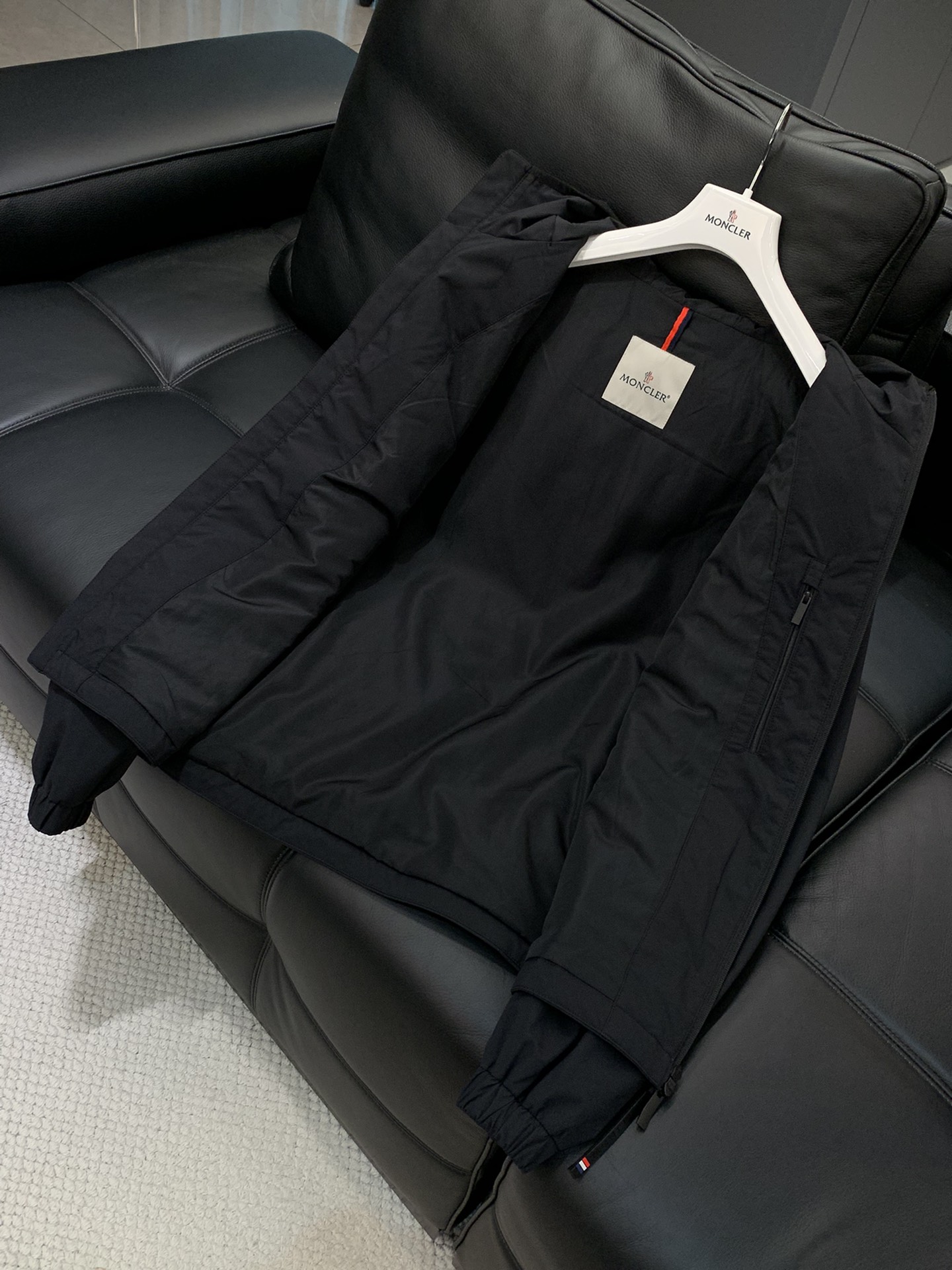 ，Moncler 蒙口，2025秋冬最新品，专柜同步有售，原单狠货，时尚休闲连帽外套，上身舒适！吸睛而有